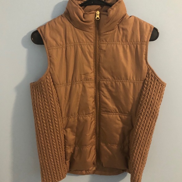 Tan vest - Picture 1 of 2